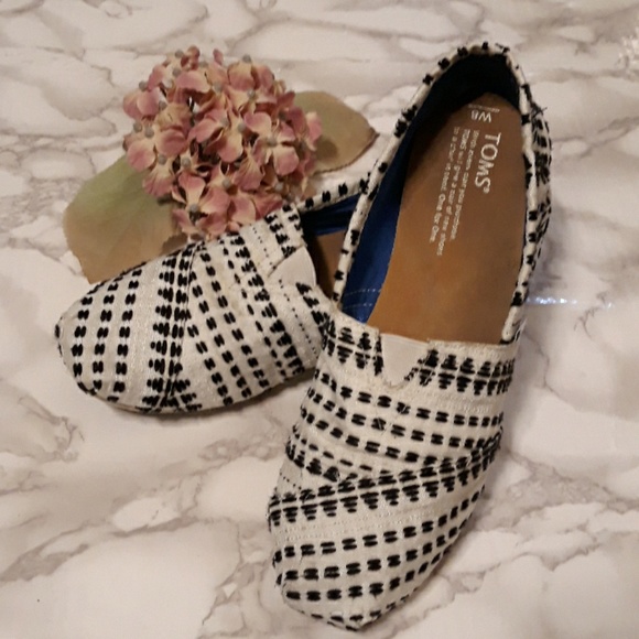 Toms Shoes - Toms white black classic slip on canvas flats